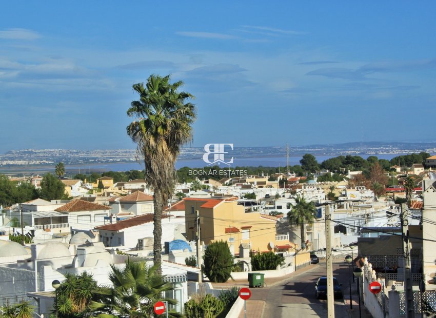 Resale - Villa -
Villamartín
