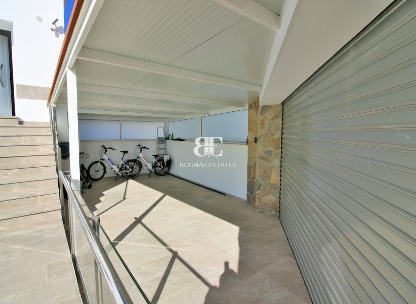 Resale - Villa -
Villamartín