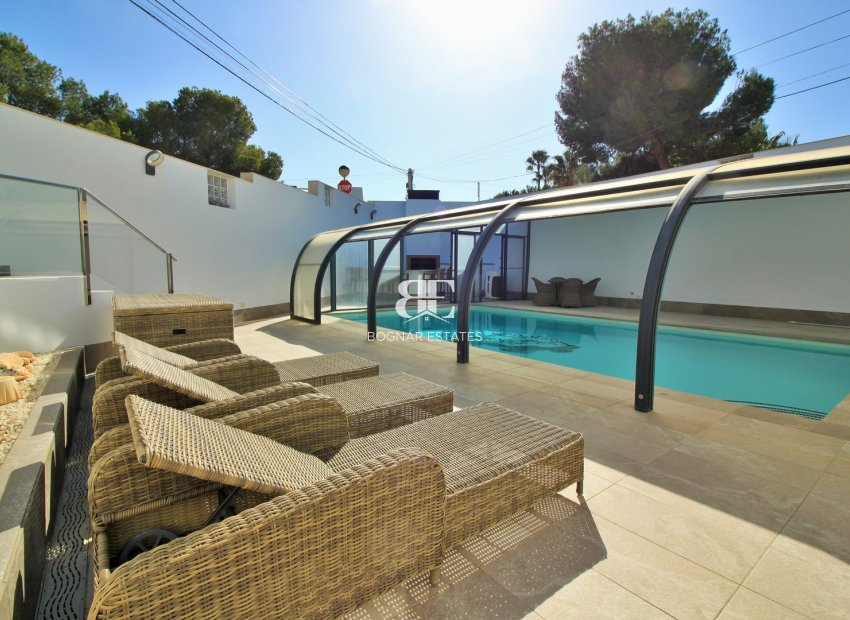 Resale - Villa -
Villamartín