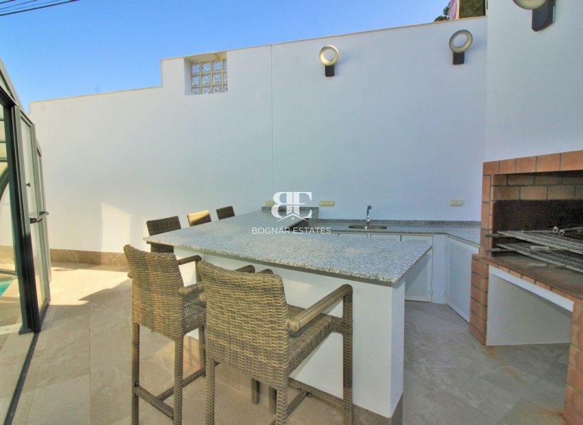 Resale - Villa -
Villamartín