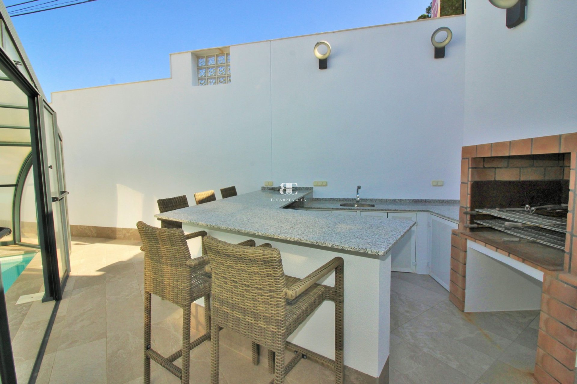 Resale - Villa -
Villamartín