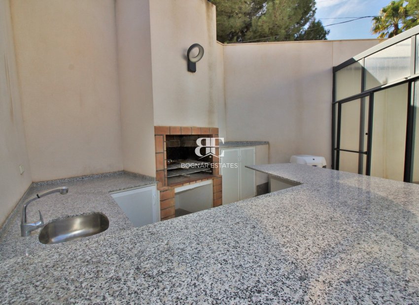 Resale - Villa -
Villamartín
