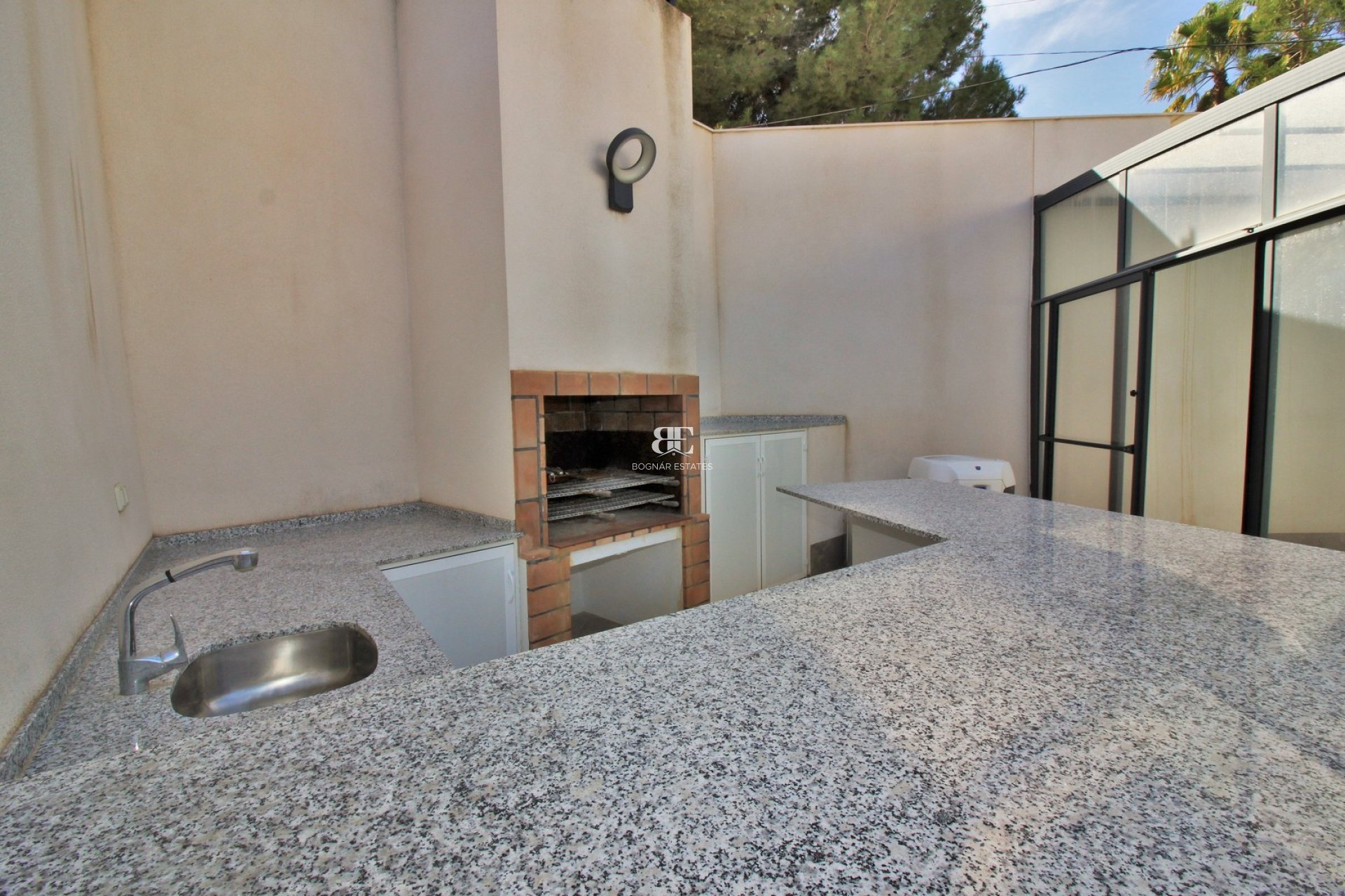 Resale - Villa -
Villamartín