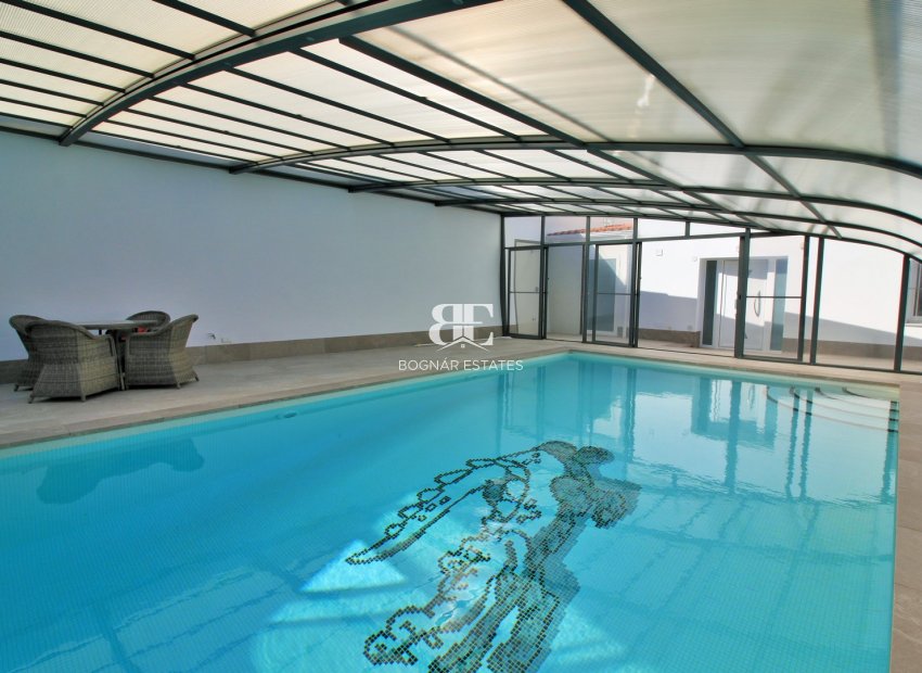 Resale - Villa -
Villamartín