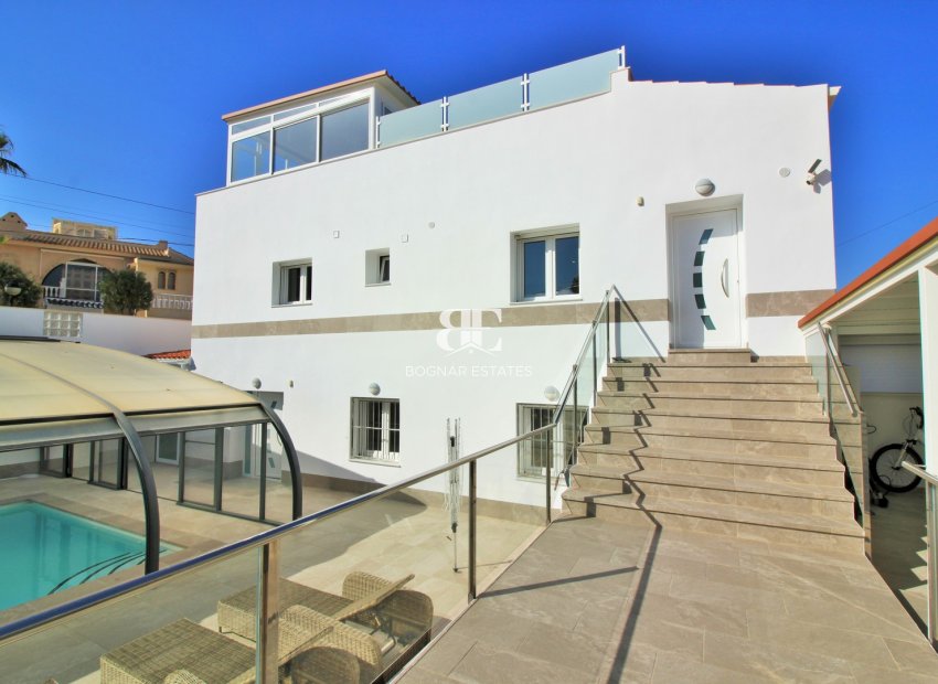 Resale - Villa -
Villamartín