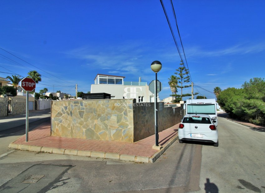 Resale - Villa -
Villamartín