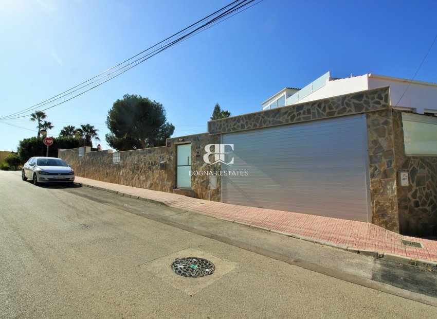 Resale - Villa -
Villamartín