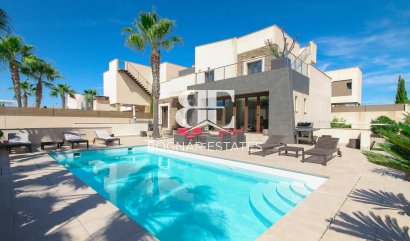 Villa - Herverkoop - Torrevieja - Aguas Nuevas