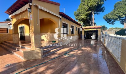 Villa - Wiederverkauf - Orihuela Costa - Punta Prima