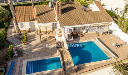 Villa - Wiederverkauf - Orihuela Costa - Villamartín