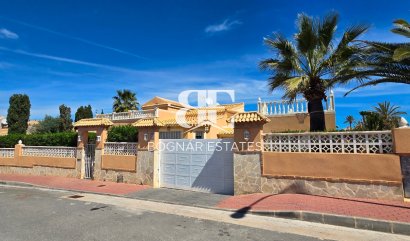 Villa - Wiederverkauf - Torrevieja - El Chaparral