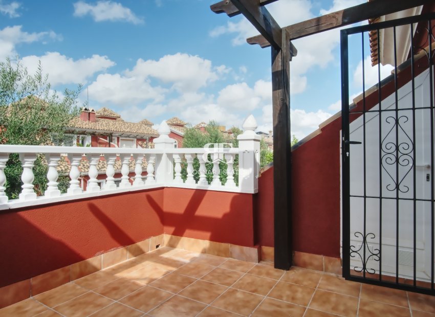 Wiederverkauf - 4. Semi-detached villa -
Orihuela Costa - Costa Blanca South