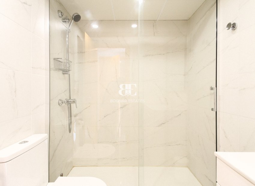 Wiederverkauf - apartment -
Alicante - Carolinas Altas