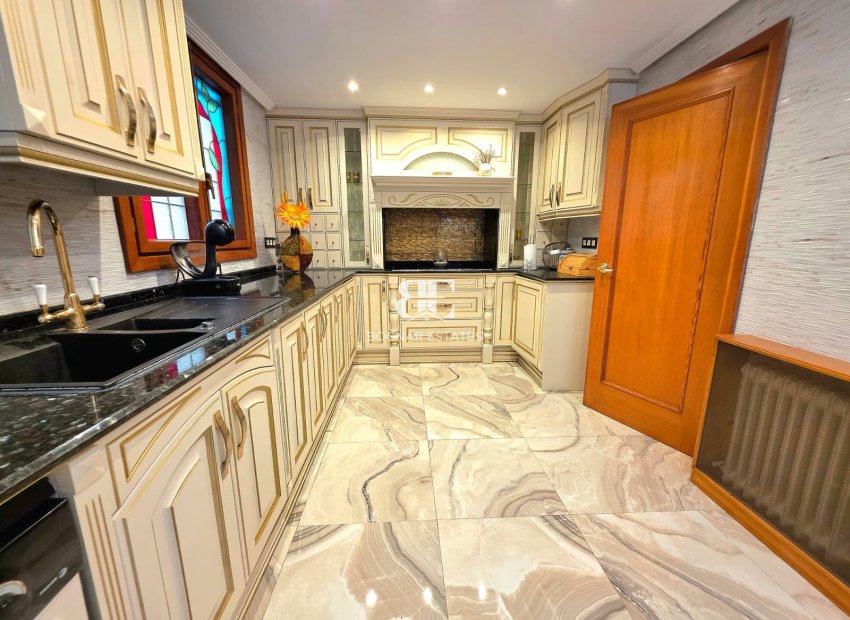 Wiederverkauf - apartment -
Alicante - Centro