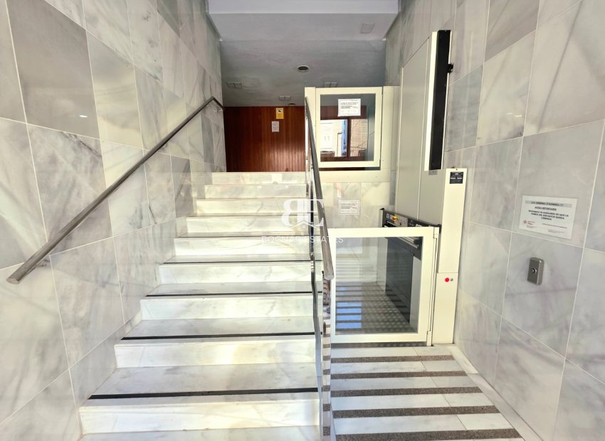 Wiederverkauf - apartment -
Alicante - Centro