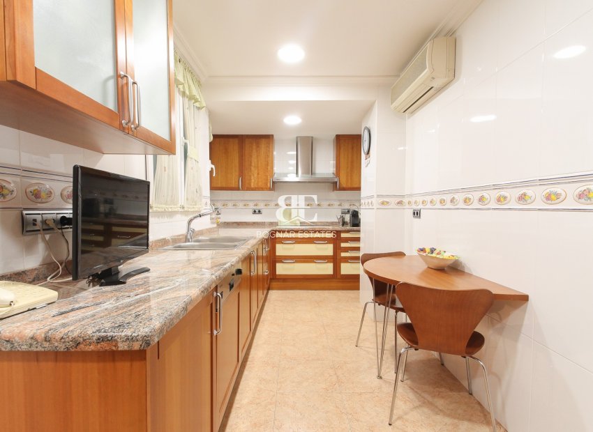 Wiederverkauf - apartment -
Alicante - - Centro  -