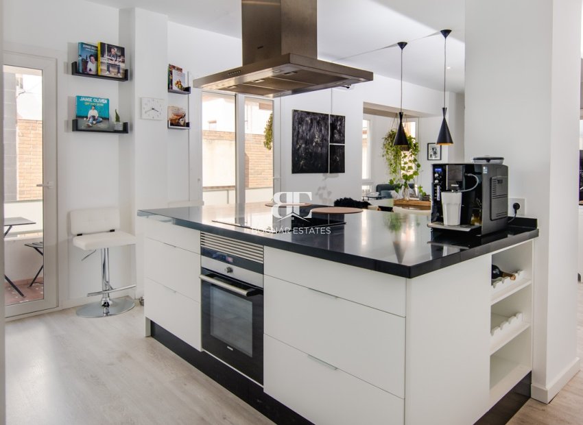 Wiederverkauf - apartment -
Alicante - - Centro  -