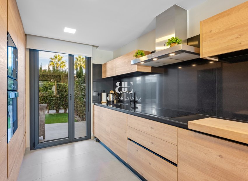 Wiederverkauf - Apartment / Flat * -
Orihuela Costa - Los Dolses