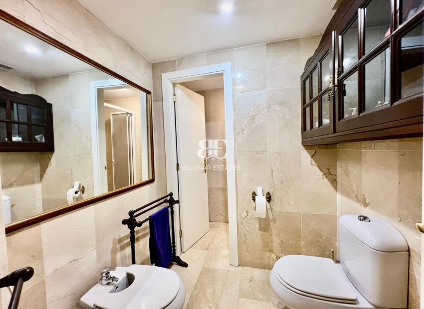 Wiederverkauf - apartment -
Marbella - Guadalmina Alta