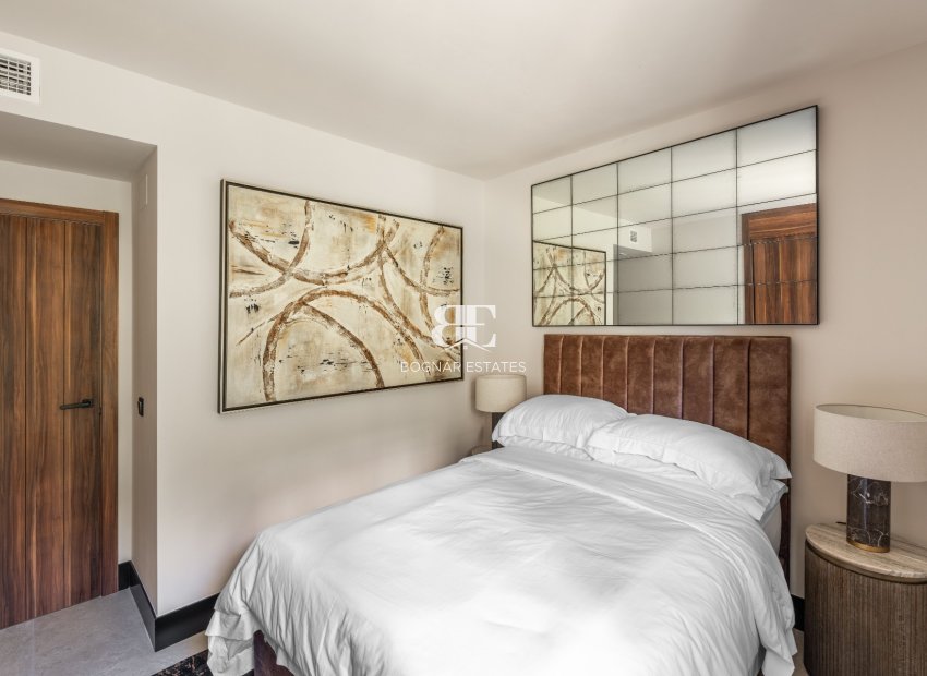 Wiederverkauf - apartment -
Marbella - Nueva Andalucía