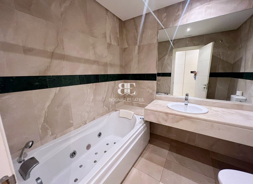 Wiederverkauf - apartment -
Marbella - Nueva Andalucía