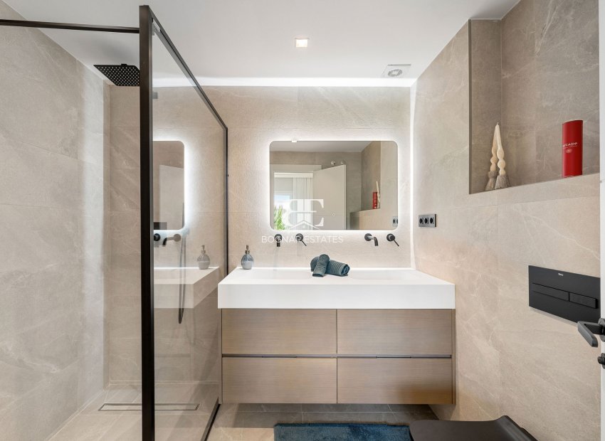 Wiederverkauf - apartment -
Marbella - Nueva Andalucía