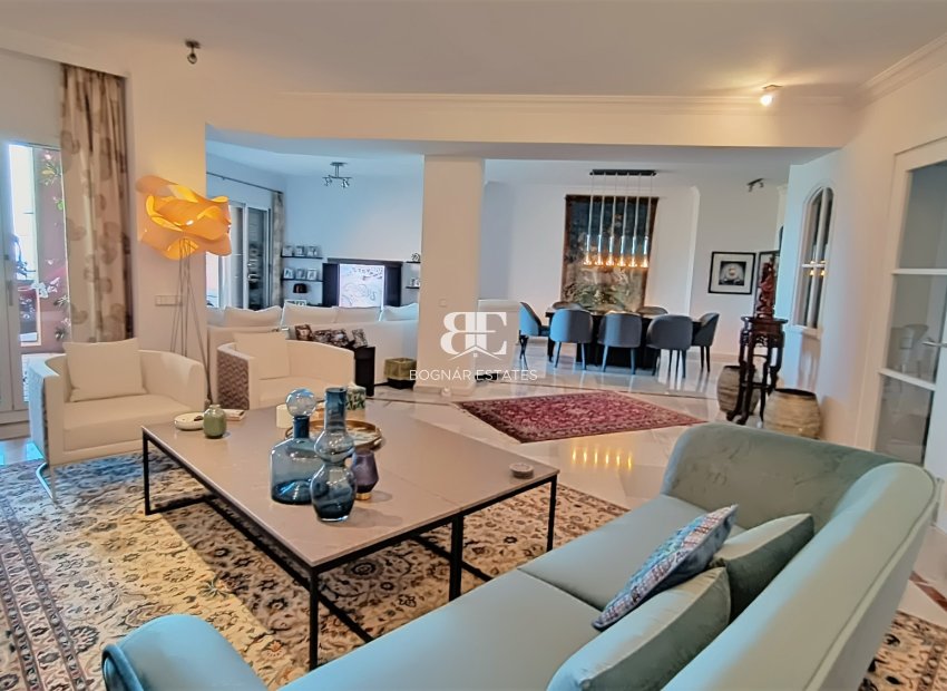 Wiederverkauf - apartment -
Marbella - Nueva Andalucía