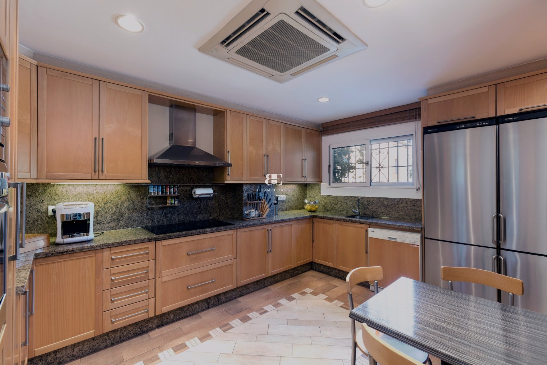 Wiederverkauf - apartment -
Marbella - Nueva Andalucía