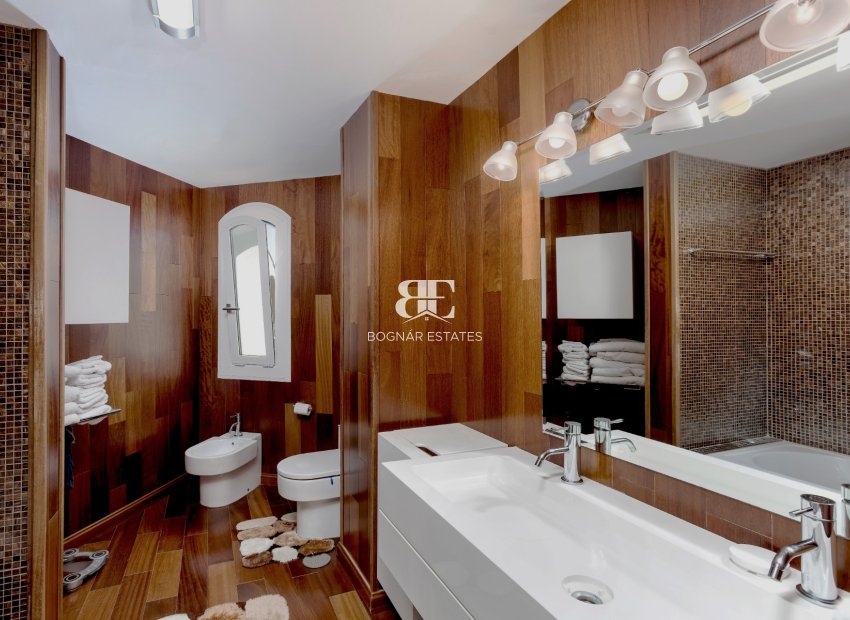 Wiederverkauf - apartment -
Marbella - Nueva Andalucía