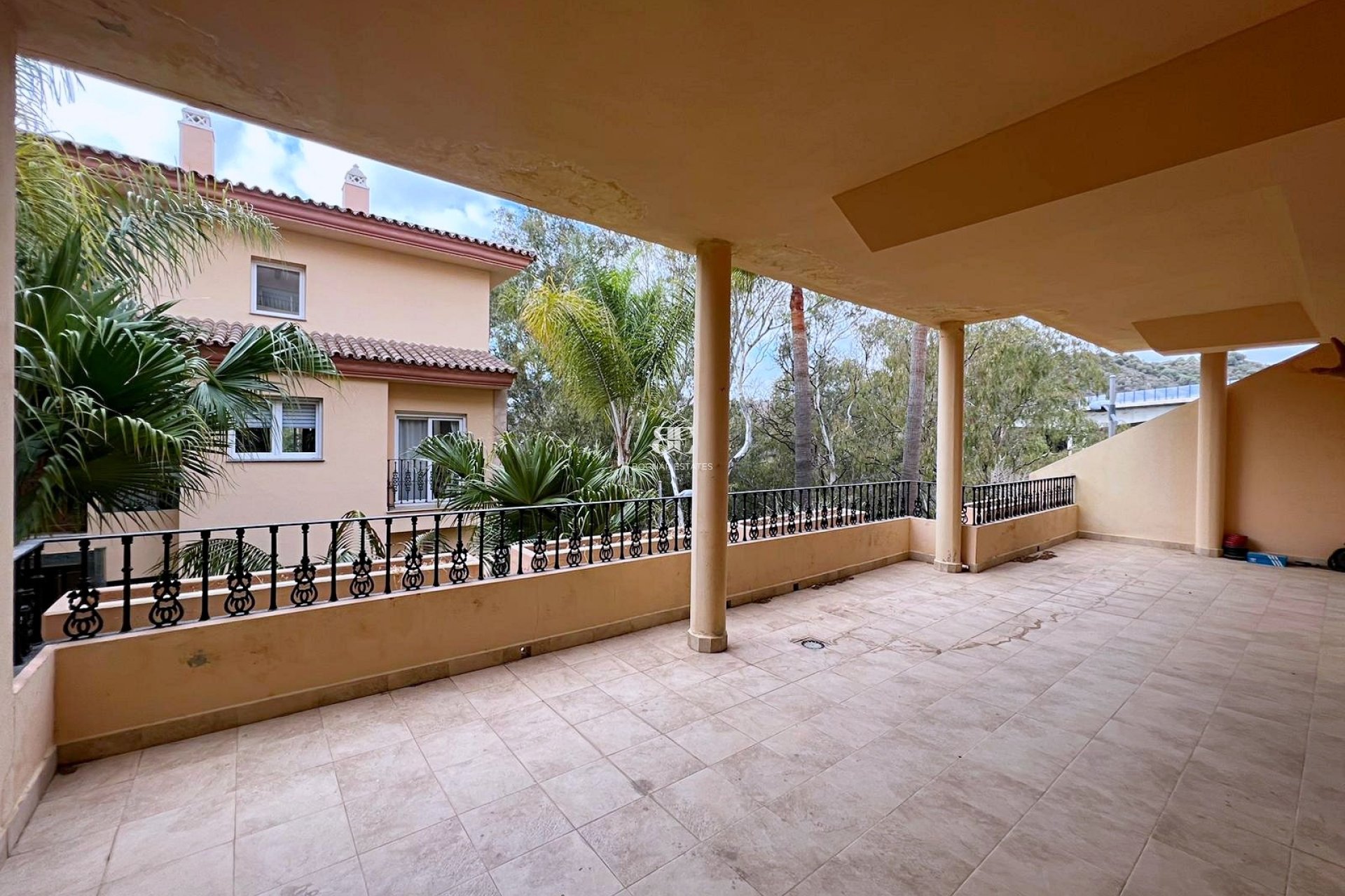 Wiederverkauf - apartment -
Marbella - Nueva Andalucía
