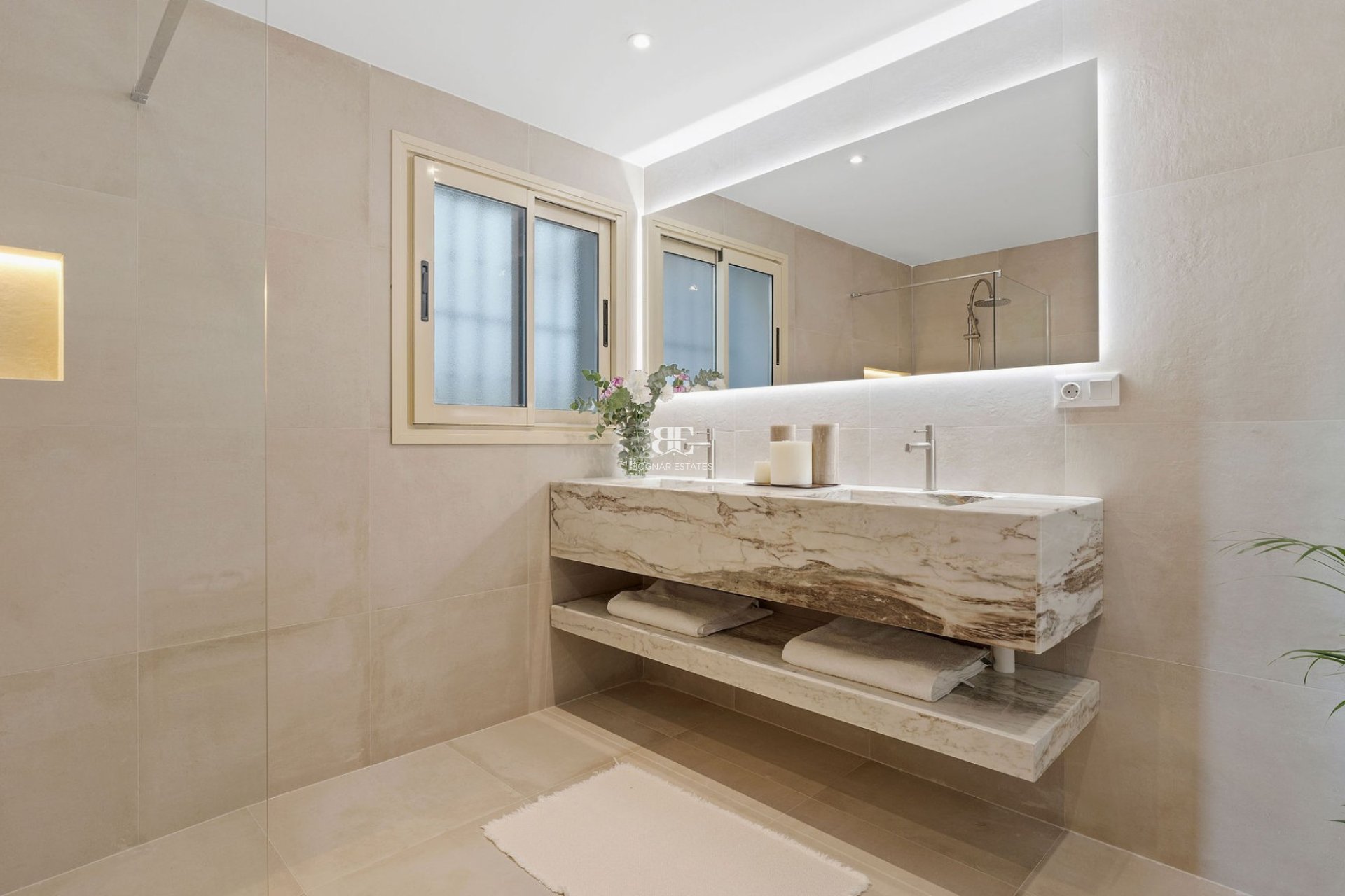Wiederverkauf - apartment -
Marbella - Nueva Andalucía