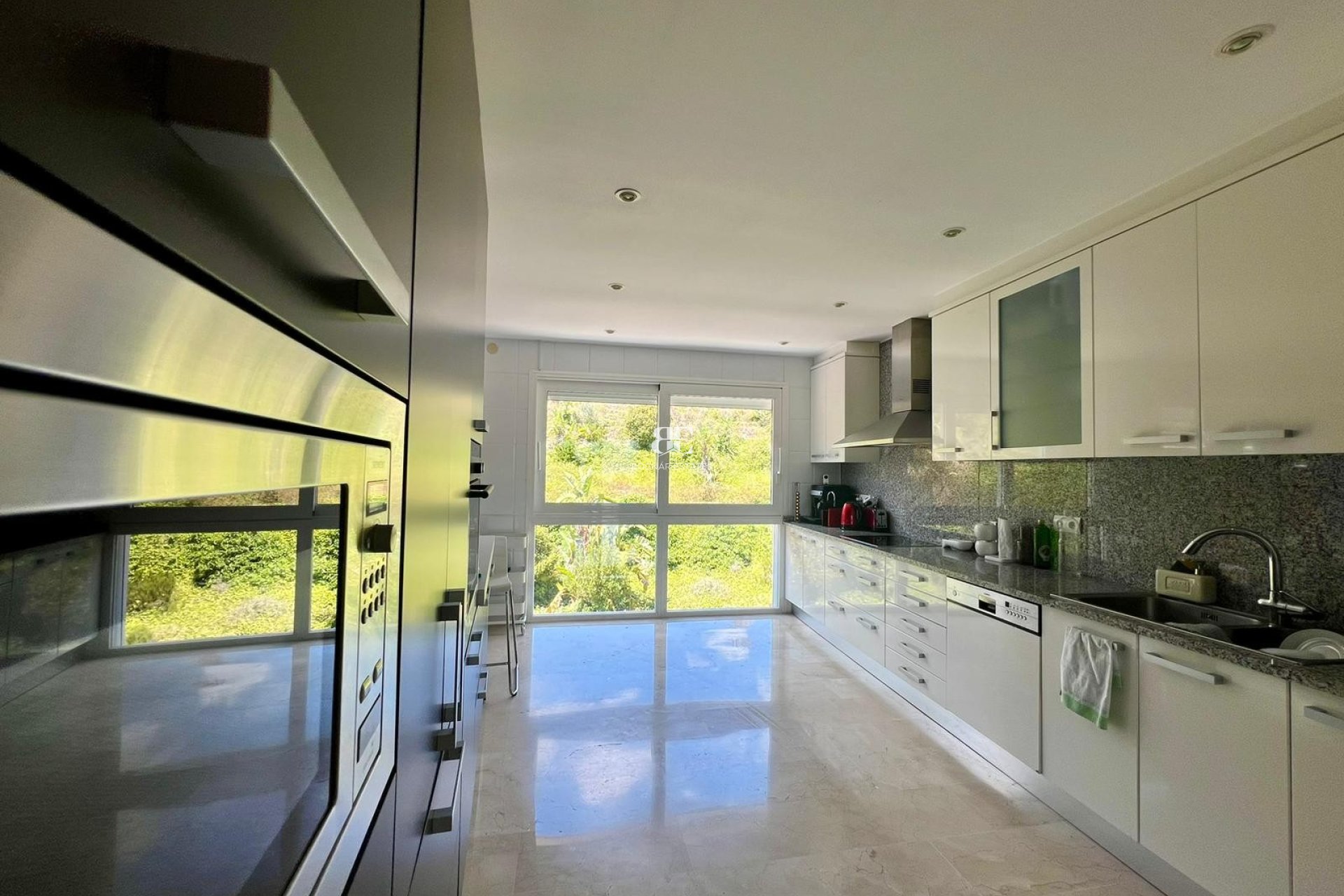 Wiederverkauf - apartment -
Marbella - Nueva Andalucía