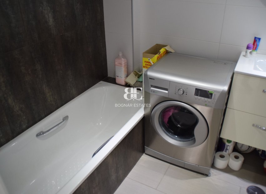 Wiederverkauf - apartment -
Orihuela Costa - La Zenia