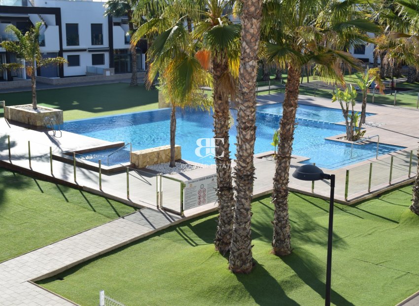 Wiederverkauf - apartment -
Orihuela Costa - La Zenia