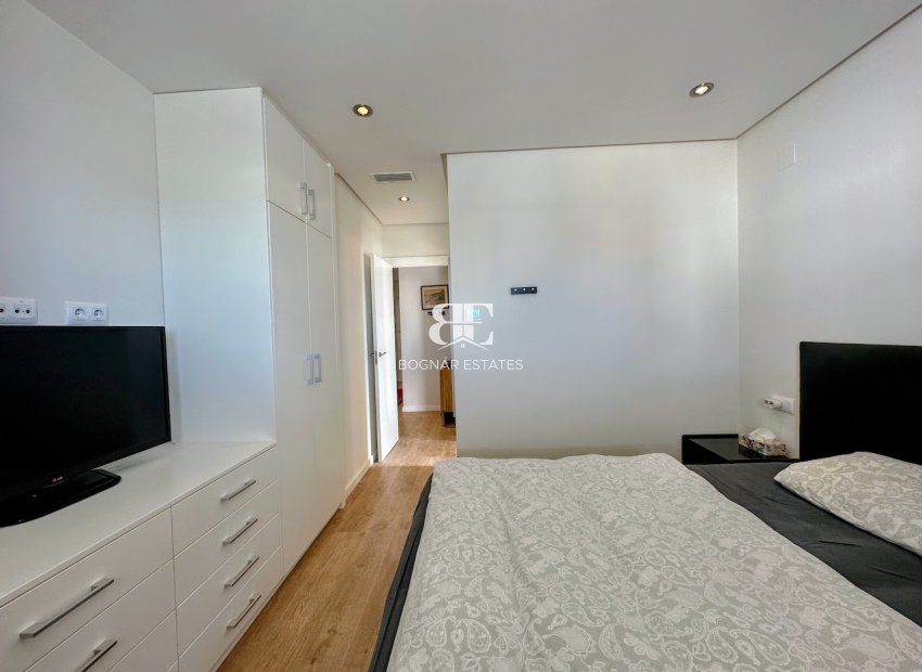 Wiederverkauf - apartment -
Orihuela Costa - La Zenia