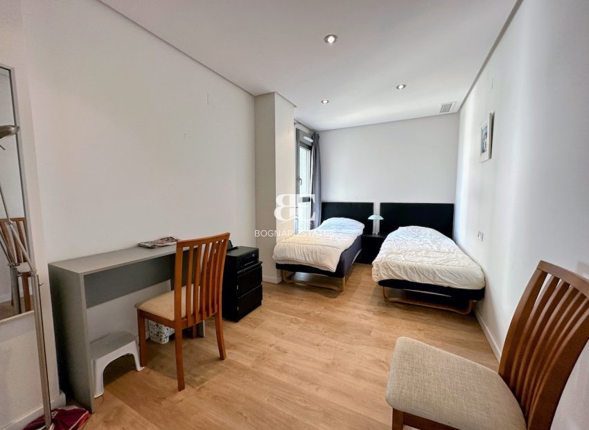 Wiederverkauf - apartment -
Orihuela Costa - La Zenia