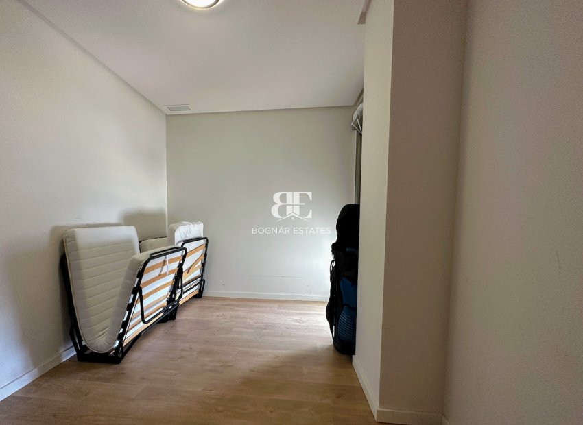 Wiederverkauf - apartment -
Orihuela Costa - La Zenia