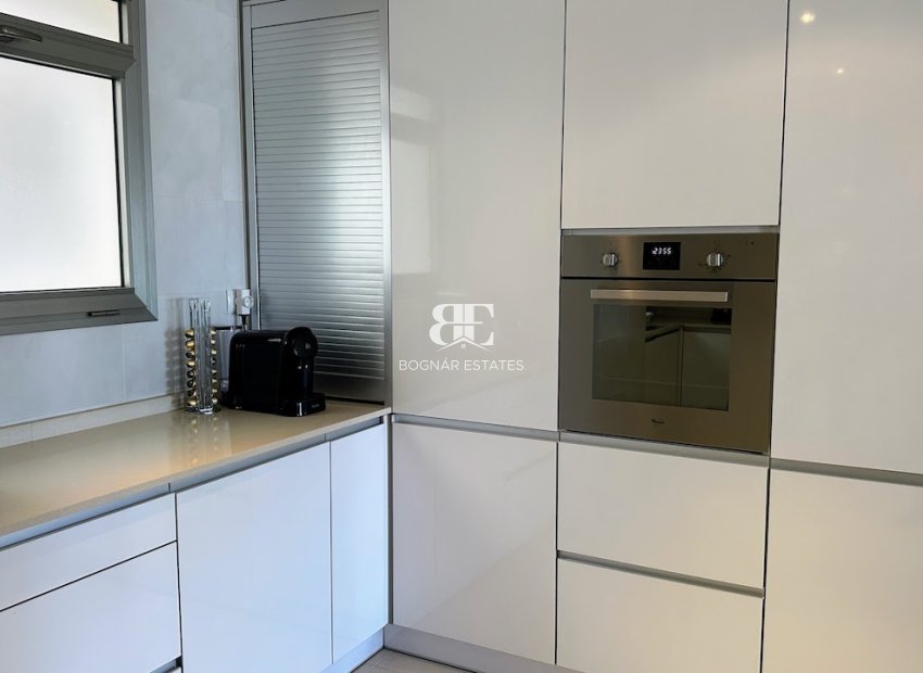 Wiederverkauf - apartment -
Orihuela Costa - La Zenia