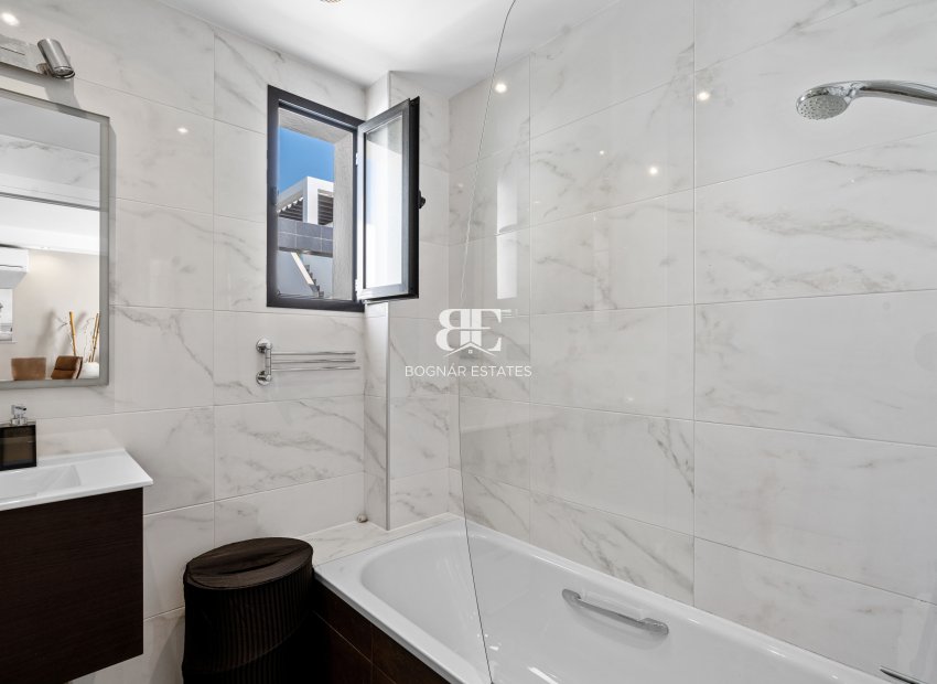 Wiederverkauf - apartment -
Orihuela Costa - La Zenia
