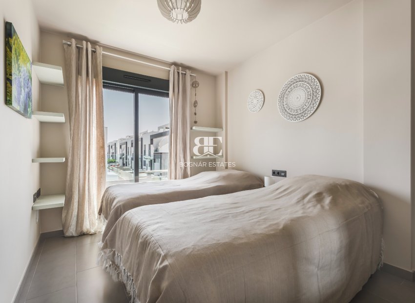 Wiederverkauf - apartment -
Orihuela Costa - La Zenia
