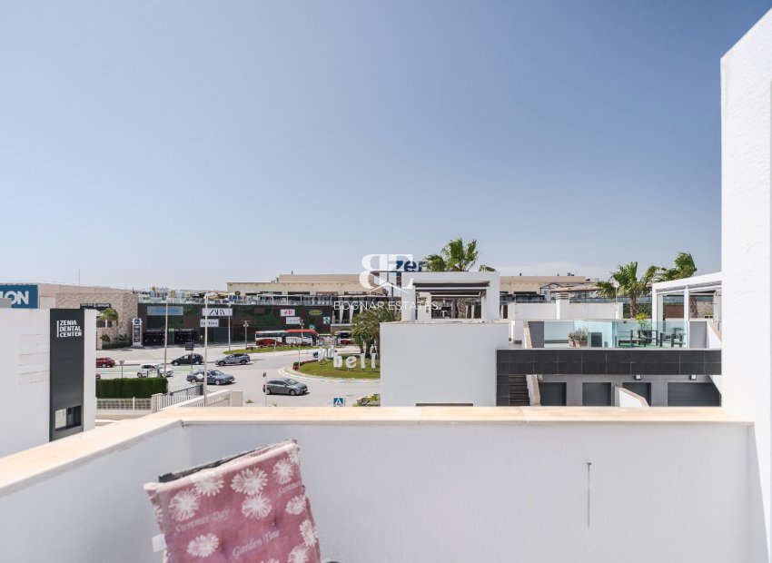 Wiederverkauf - apartment -
Orihuela Costa - La Zenia