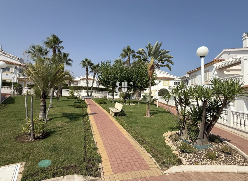 Wiederverkauf - apartment -
Orihuela Costa - La Zenia