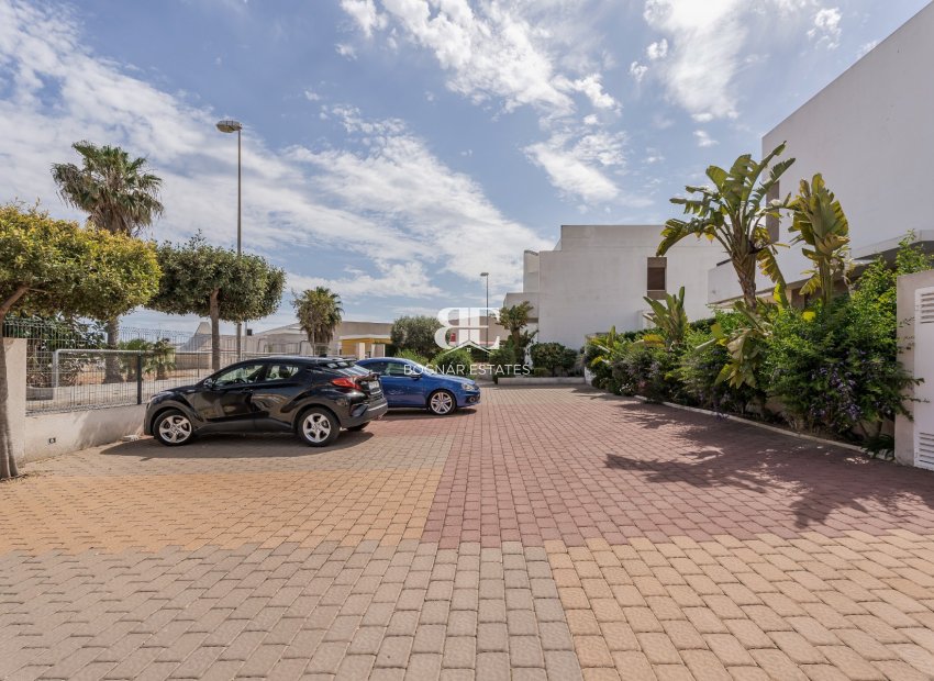 Wiederverkauf - apartment -
Orihuela Costa - La Zenia