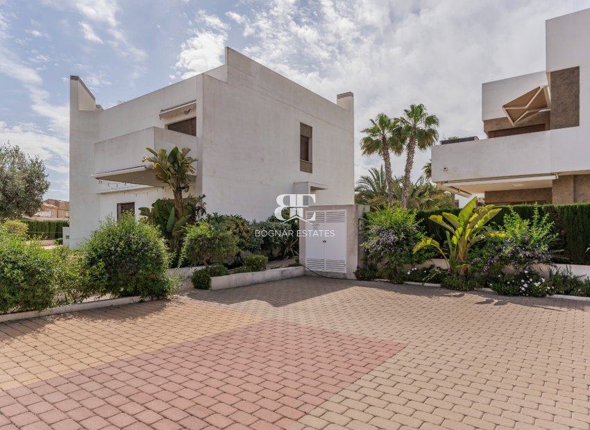 Wiederverkauf - apartment -
Orihuela Costa - La Zenia