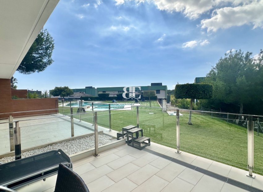 Wiederverkauf - apartment -
Orihuela Costa - Villamartín