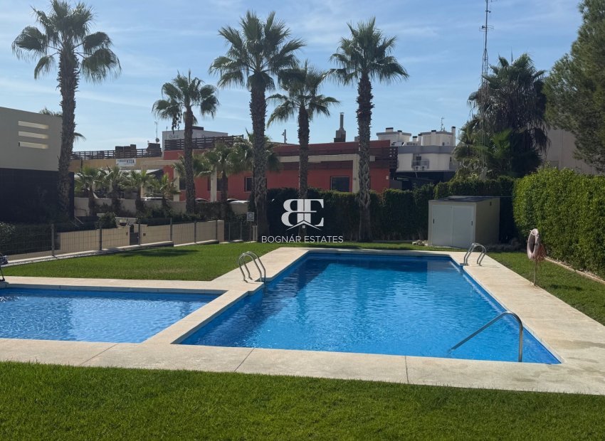 Wiederverkauf - apartment -
Orihuela Costa - Villamartín