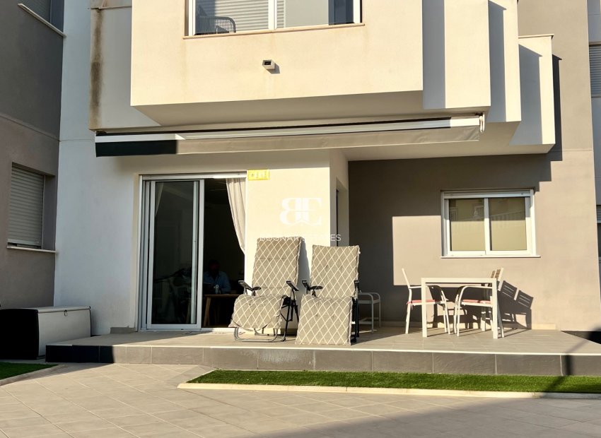 Wiederverkauf - apartment -
Orihuela Costa - Villamartín
