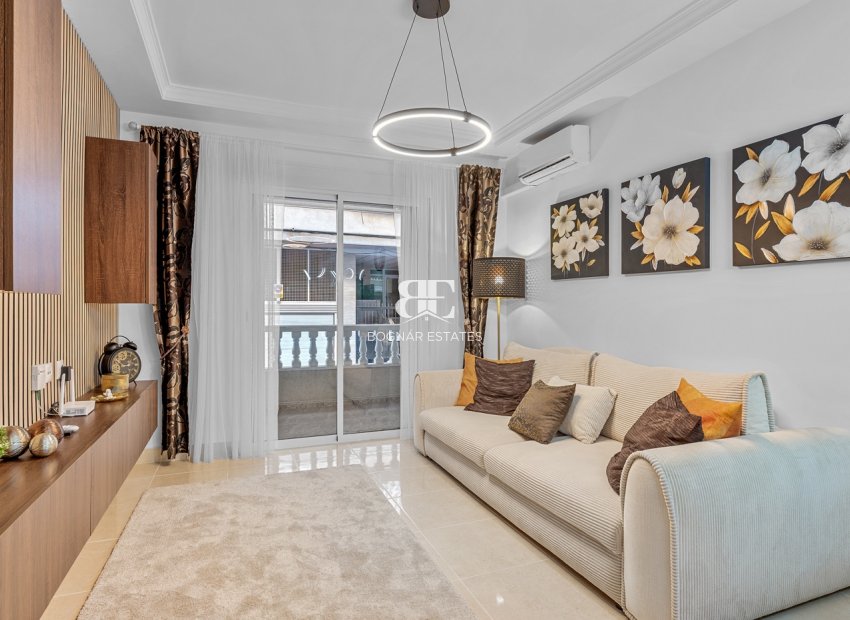 Wiederverkauf - apartment -
Torrevieja - Playa del Cura