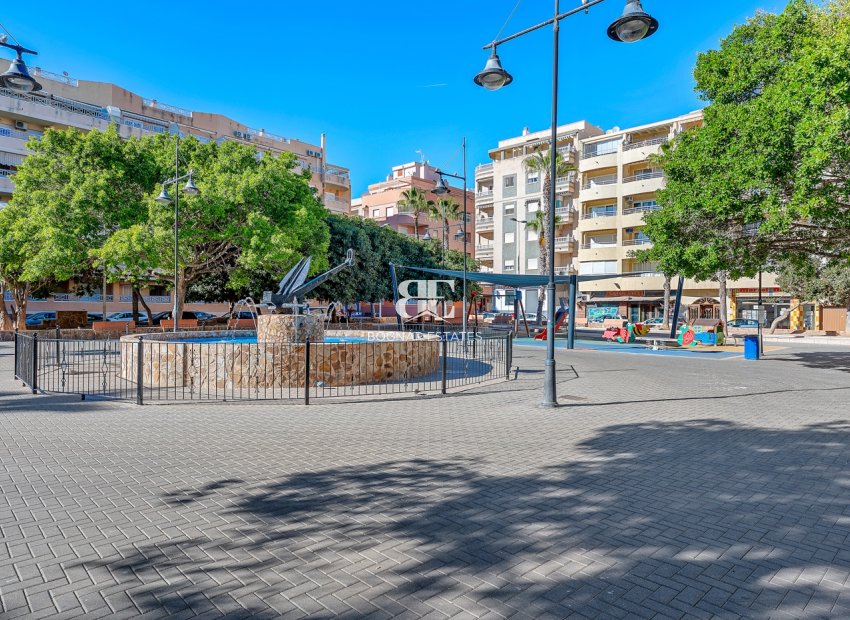 Wiederverkauf - apartment -
Torrevieja - Playa del Cura