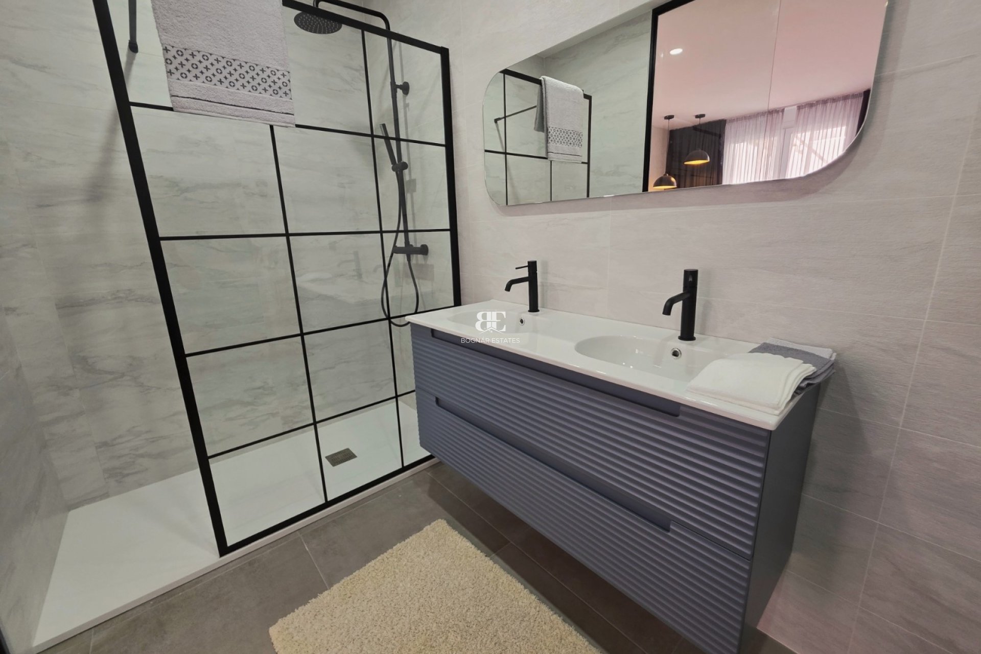 Wiederverkauf - apartment -
Torrevieja - Puerto